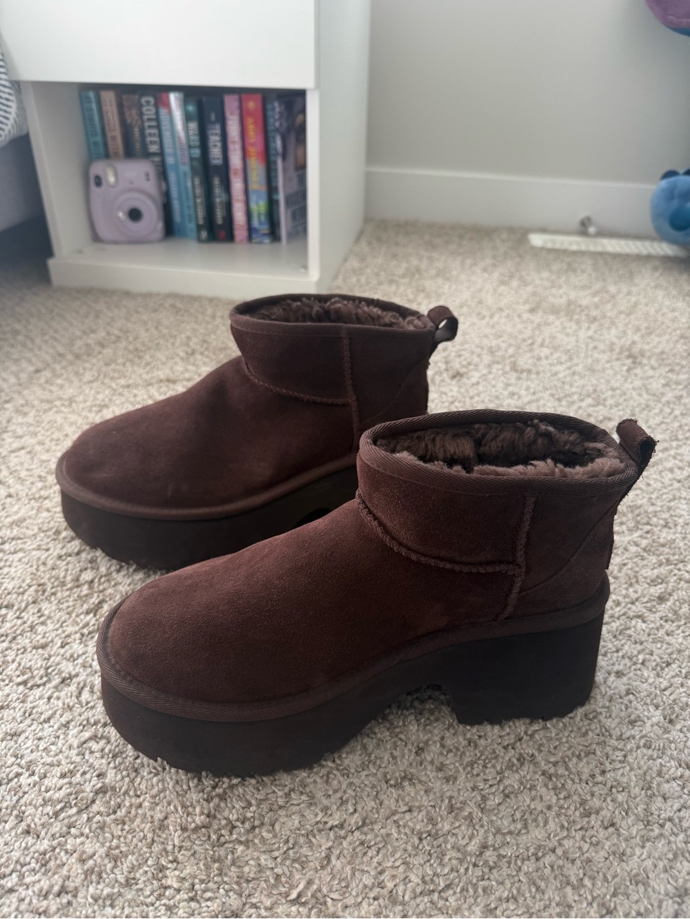 Uggs chocolate brown size 8